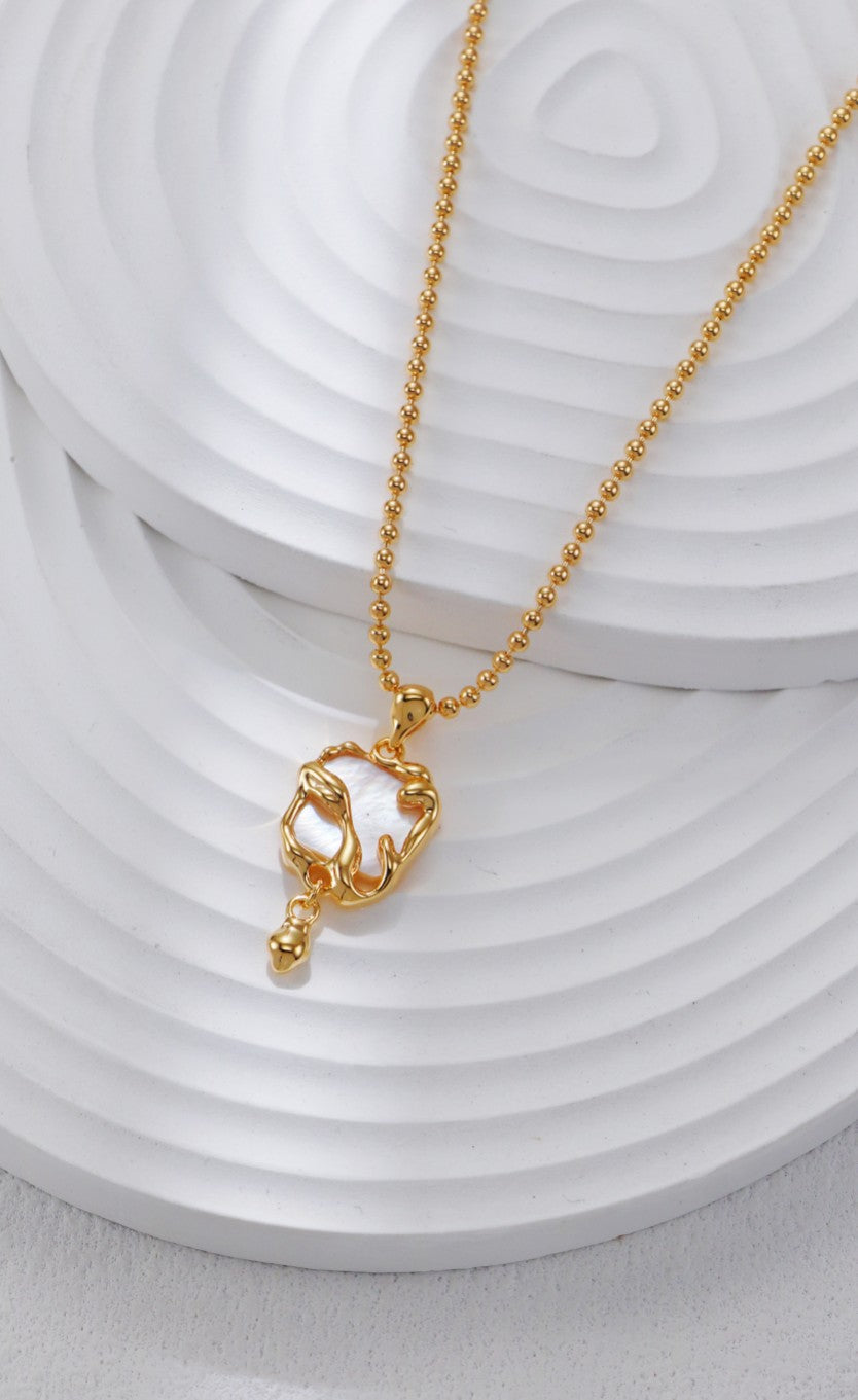 Vintage White Shell Necklace